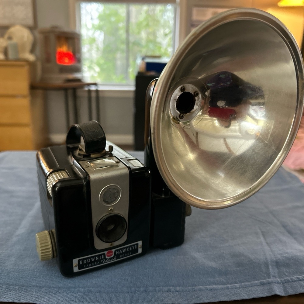 Vintage Kodak‎ Brownie Hawkeye Camera Flash Model w/Flash Attachment- UNTESTED
